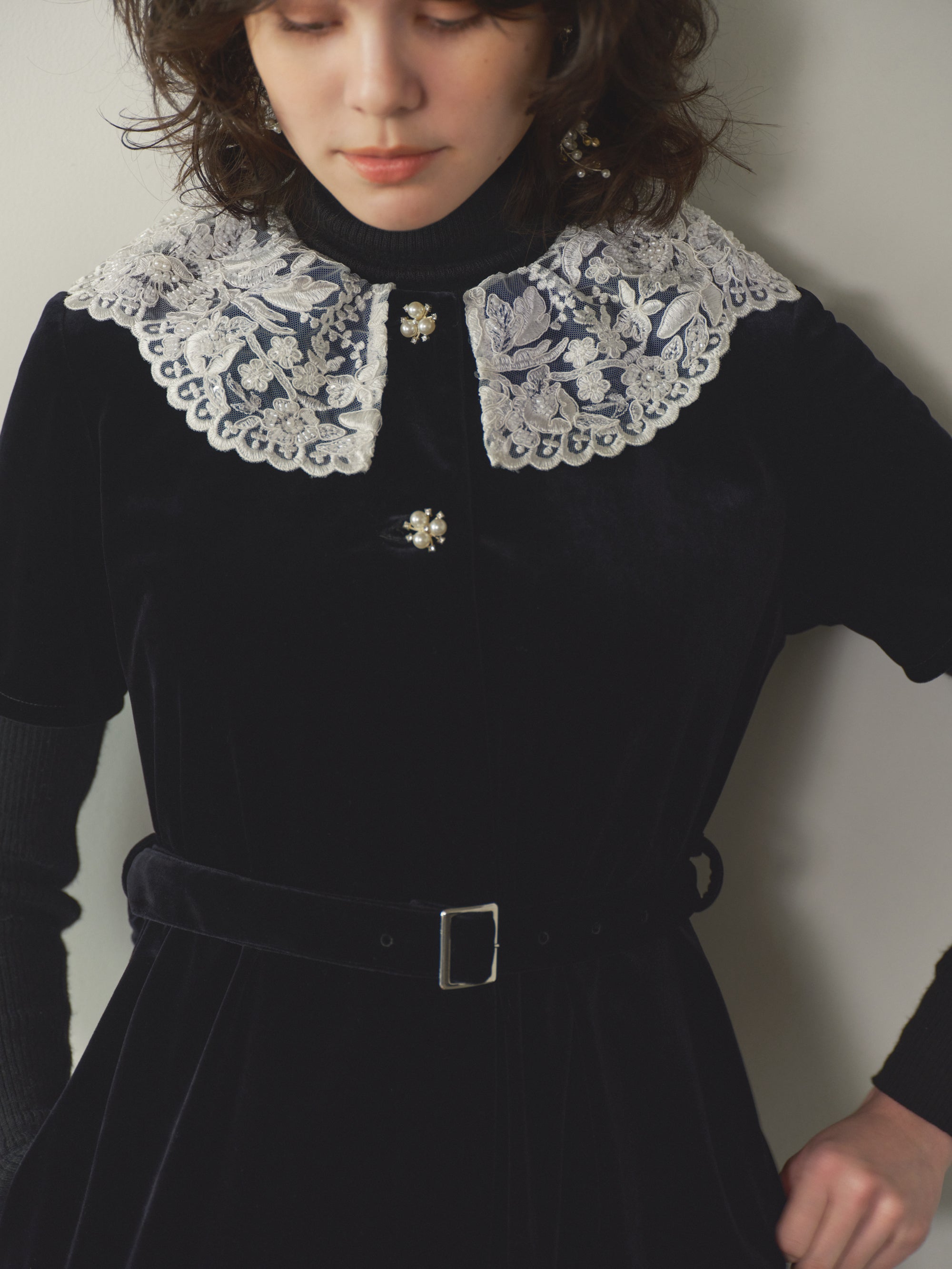 VELOUR LACE COLLAR DRESS