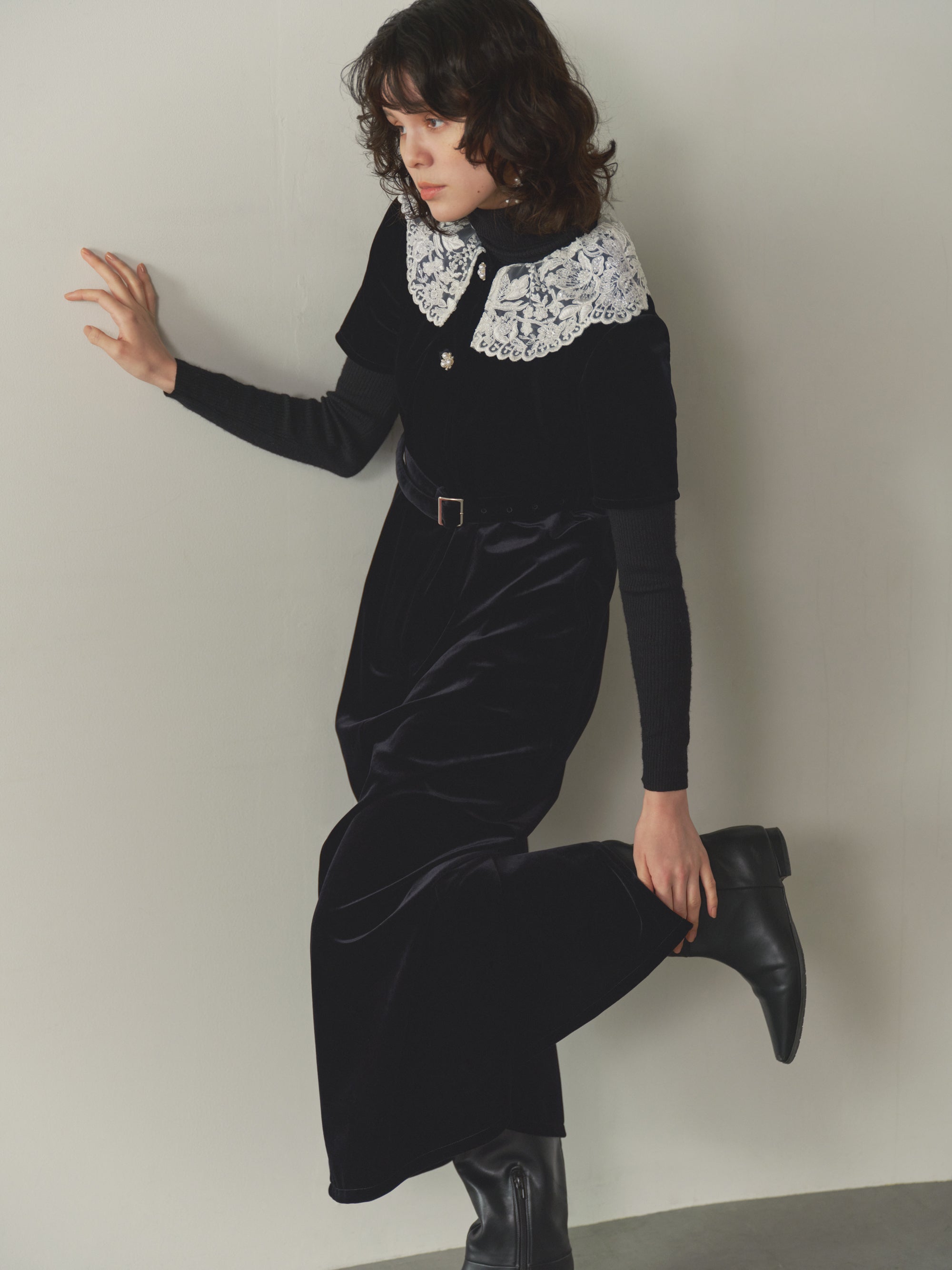 VELOUR LACE COLLAR DRESS